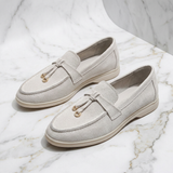Mocassins Femininos Beiges com Cordão Decorativo