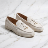 Mocassins Femininos Beiges com Cordão Decorativo