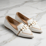 Sapatos femininos planos com design de nó